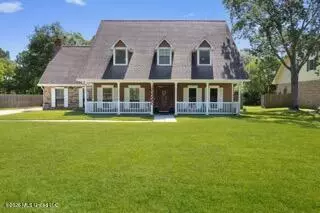 918 N Country Club Ln, Biloxi, MS 39532