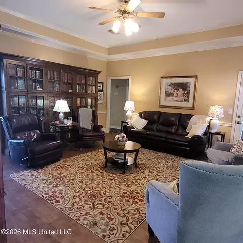 Living - 500 Parkview Cv, Brandon, MS 39047 photo 2 of 4