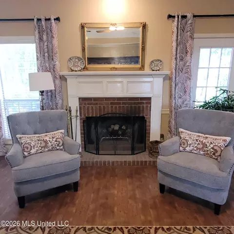 Living - 500 Parkview Cv, Brandon, MS 39047 photo 4 of 4