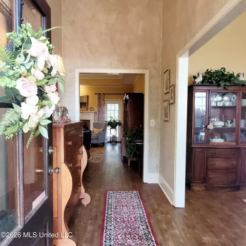 Entry Way - 500 Parkview Cv, Brandon, MS 39047 photo 2 of 3