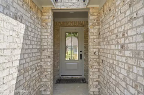 Entry Way - 523 Stone Brook Pl, Brandon, MS 39042 photo 1 of 3