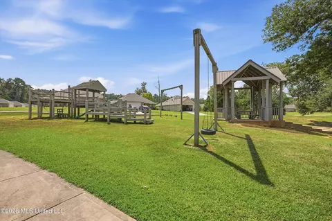 Exterior - 523 Stone Brook Pl, Brandon, MS 39042 photo 3 of 5