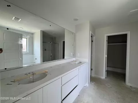 Bath - 523 Stone Brook Pl, Brandon, MS 39042 photo 1 of 2