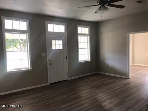 Living - 534 Simpson Highway 149, Magee, MS 39111 photo 1 of 12