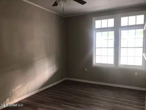 Living - 534 Simpson Highway 149, Magee, MS 39111 photo 11 of 12