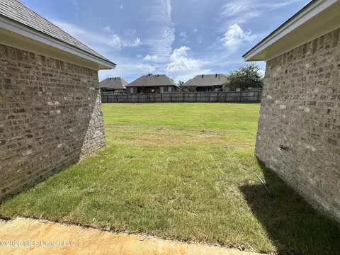 Exterior - 525 Stone Brook Pl, Brandon, MS 39042 photo 3 of 5