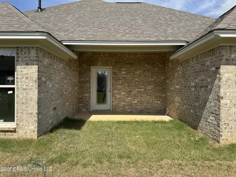Exterior - 525 Stone Brook Pl, Brandon, MS 39042 photo 4 of 5