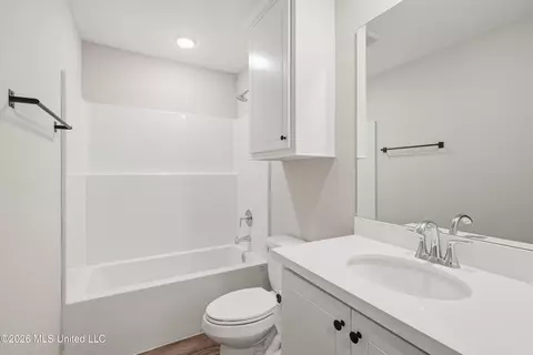 Bath - 525 Stone Brook Pl, Brandon, MS 39042 photo 1 of 1