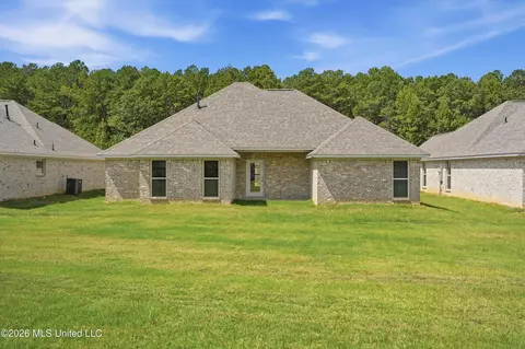 Exterior - 525 Stone Brook Pl, Brandon, MS 39042 photo 2 of 5