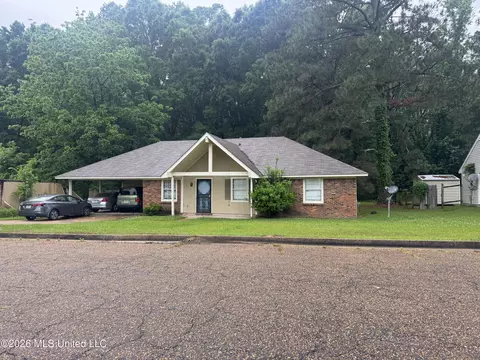 3927 Lost Lake Cir, Jackson, MS 39212