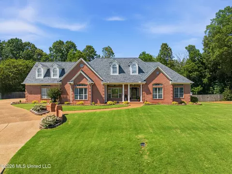 2582 Dickens Place Dr, Southaven, MS 38671