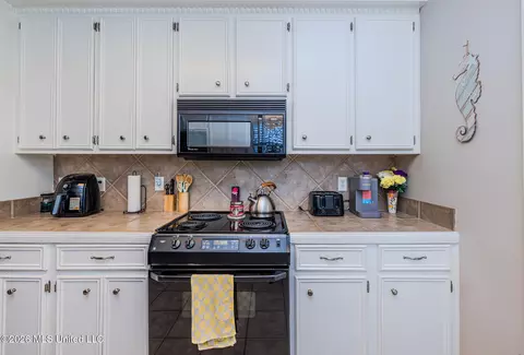 Kitchen - 548 Trace View Rd, Madison, MS 39110 photo 2 of 3