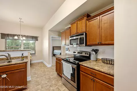 Kitchen - 2126 Great Barrington Pl, Nesbit, MS 38651 photo 4 of 5