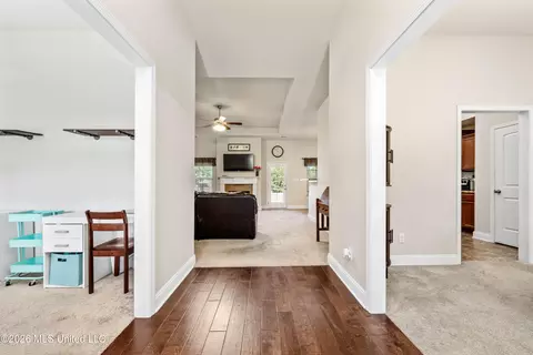 Entry Way - 2126 Great Barrington Pl, Nesbit, MS 38651 photo 2 of 2