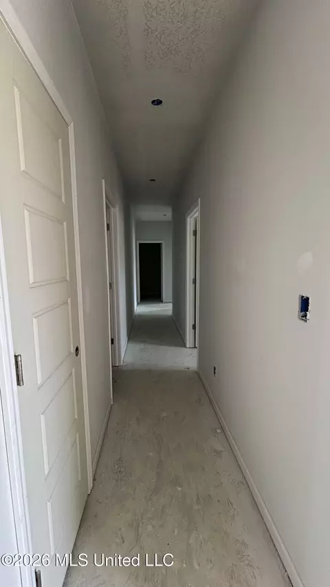 Entry Way - 8236 Bankhead Dr, Olive Branch, MS 38654 photo 2 of 3