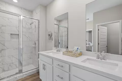 Bath - 137 Sweetbriar Cir, Canton, MS 39046 photo 1 of 1