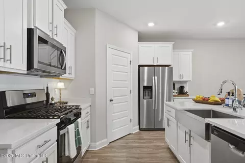 Kitchen - 137 Sweetbriar Cir, Canton, MS 39046 photo 2 of 6