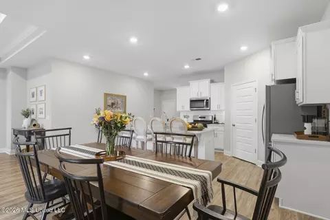 Dining - 137 Sweetbriar Cir, Canton, MS 39046 photo 2 of 2