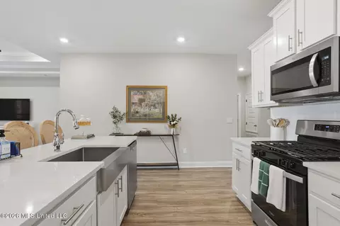 Kitchen - 137 Sweetbriar Cir, Canton, MS 39046 photo 5 of 6