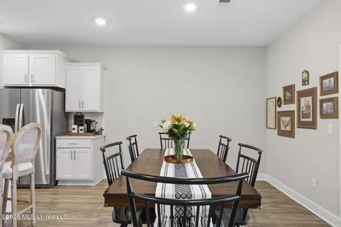 Dining - 137 Sweetbriar Cir, Canton, MS 39046 photo 1 of 2