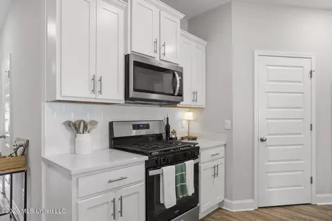 Kitchen - 137 Sweetbriar Cir, Canton, MS 39046 photo 3 of 6