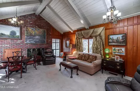 Living - 203 Pearl St, Brandon, MS 39042 photo 1 of 3