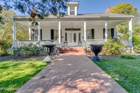 203 Pearl St, Brandon, MS 39042