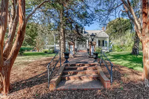 Exterior - 203 Pearl St, Brandon, MS 39042 photo 2 of 23