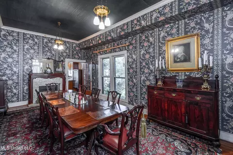 Dining - 203 Pearl St, Brandon, MS 39042 photo 1 of 4