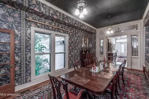 Dining - 203 Pearl St, Brandon, MS 39042 photo 3 of 4