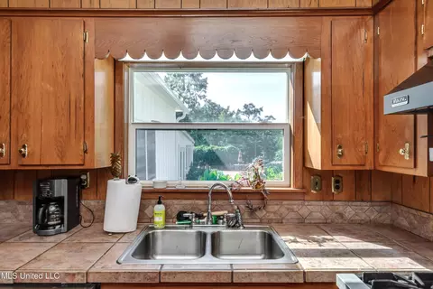 Kitchen - 203 Pearl St, Brandon, MS 39042 photo 3 of 5