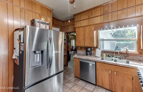 Kitchen - 203 Pearl St, Brandon, MS 39042 photo 1 of 5