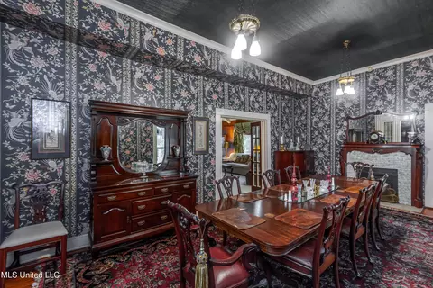 Dining - 203 Pearl St, Brandon, MS 39042 photo 2 of 4