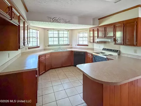 Kitchen - 328 Park Ln, Jackson, MS 39212 photo 2 of 2