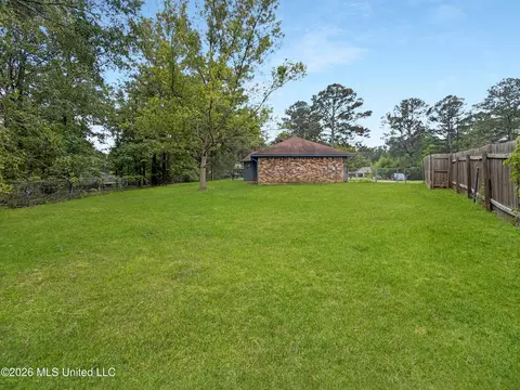 Exterior - 328 Park Ln, Jackson, MS 39212 photo 3 of 5