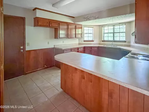 Kitchen - 328 Park Ln, Jackson, MS 39212 photo 1 of 2