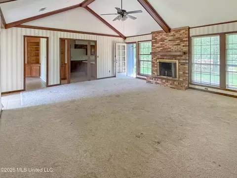 Living - 328 Park Ln, Jackson, MS 39212 photo 2 of 3