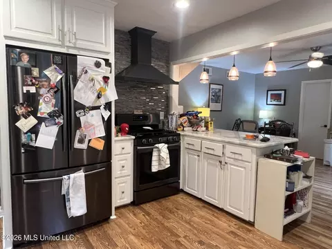 Kitchen - 113 Campfire Cir, Brandon, MS 39047 photo 2 of 3