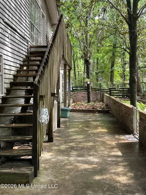 Exterior - 113 Campfire Cir, Brandon, MS 39047 photo 4 of 13