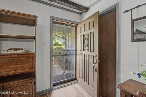Entry Way - 1463 Thunderbird Dr, Hernando, MS 38632 photo 1 of 2