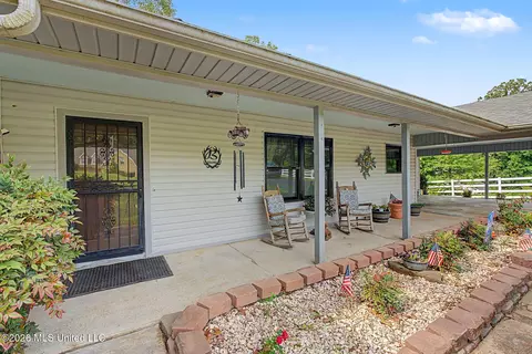 Exterior - 1463 Thunderbird Dr, Hernando, MS 38632 photo 4 of 7
