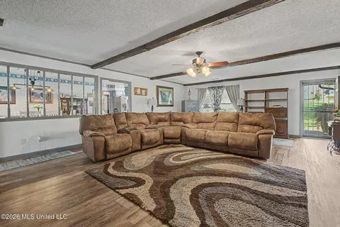 Living - 1463 Thunderbird Dr, Hernando, MS 38632 photo 1 of 1