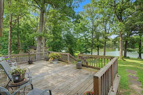 Exterior - 1463 Thunderbird Dr, Hernando, MS 38632 photo 5 of 7