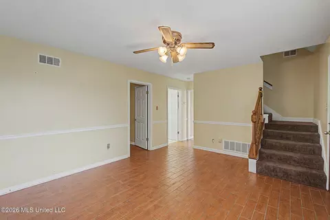Living - 2051 Laughter Rd, Nesbit, MS 38651 photo 3 of 4