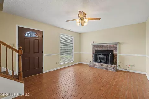 Living - 2051 Laughter Rd, Nesbit, MS 38651 photo 4 of 4