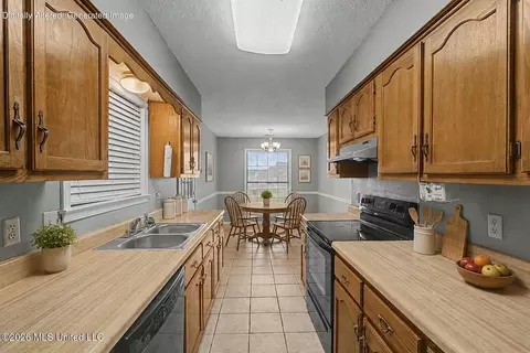 Kitchen - 2051 Laughter Rd, Nesbit, MS 38651 photo 1 of 2