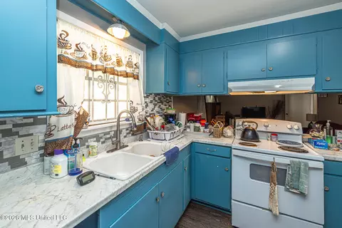 Kitchen - 5758 Brownlee Dr, Jackson, MS 39206 photo 2 of 2
