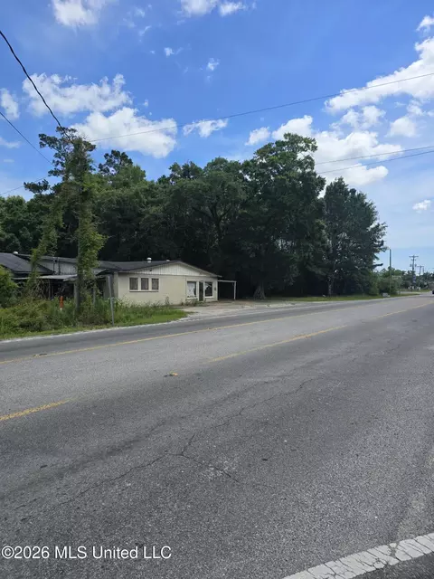 6904 Highway 613, Moss Point, MS 39563