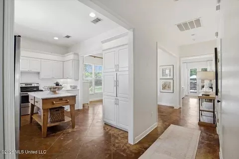 Entry Way - 105 Camden Ct, Madison, MS 39110 photo 2 of 3