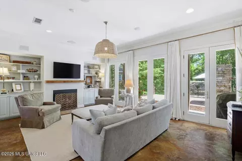 Living - 105 Camden Ct, Madison, MS 39110 photo 1 of 2